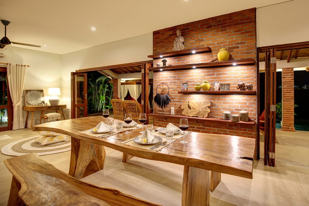 Villa Subak dining room with big wood table