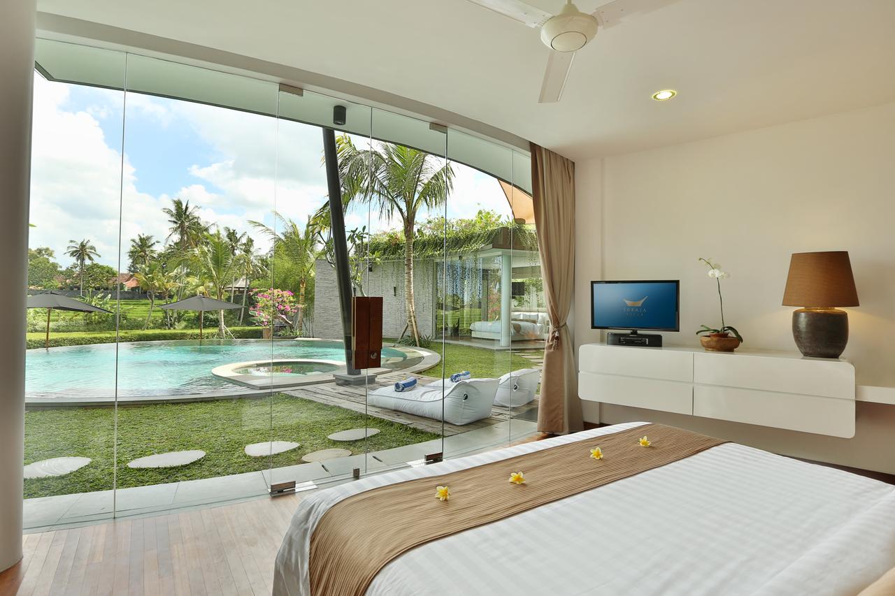 Villa Toraja bedroom facing the pool