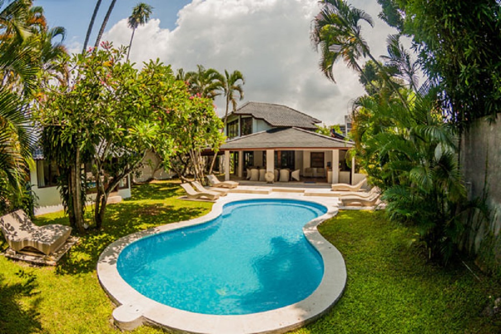 villa amaya seminyak shaped pool